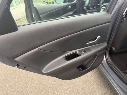 Used 2022 Hyundai Elantra SEL FWD image 24
