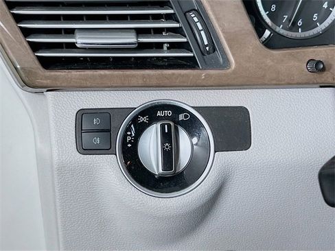 Used 2011 Mercedes-Benz E 350 4MATIC Wagon image 11