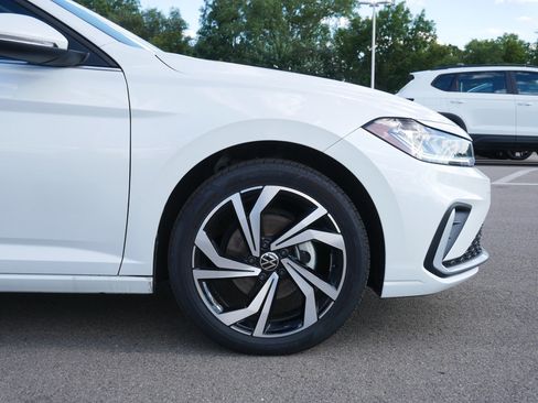 Certified 2025 Volkswagen Jetta SEL image 15