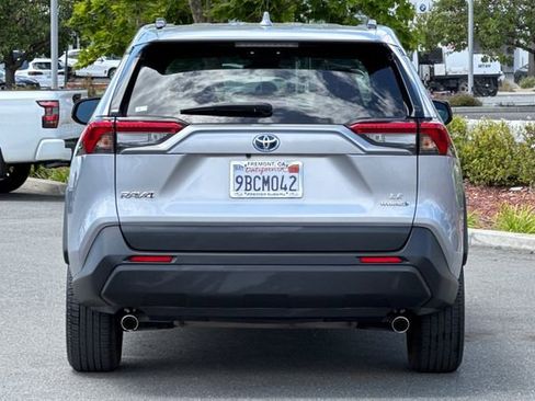 Used 2022 Toyota RAV4 LE AWD/4WD image 5