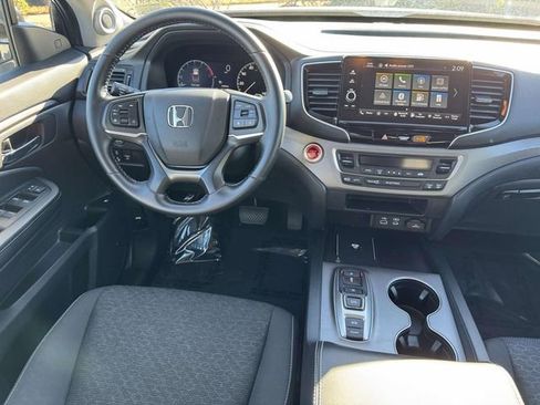 Used 2024 Honda Ridgeline Sport image 14