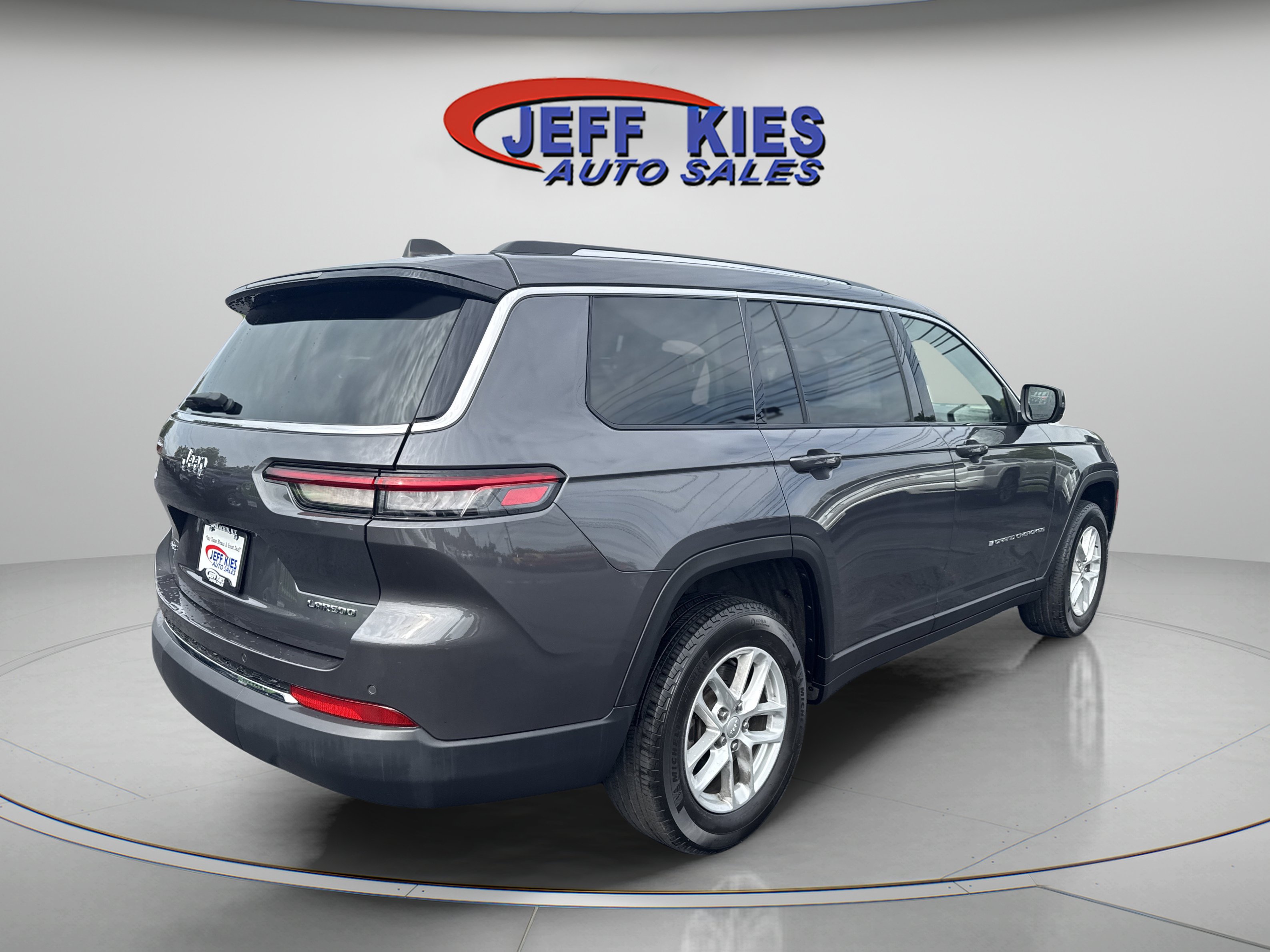 Used 2023 Jeep Grand Cherokee L Laredo w/ Luxury Tech Group I AWD/4WD image 6
