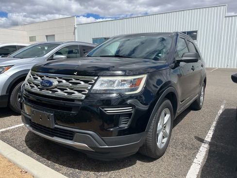 Used 2018 Ford Explorer XLT image 2