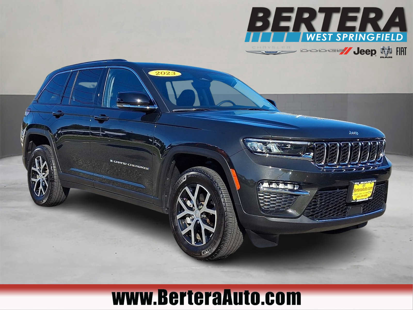 Used 2023 Jeep Grand Cherokee Limited AWD/4WD image 1