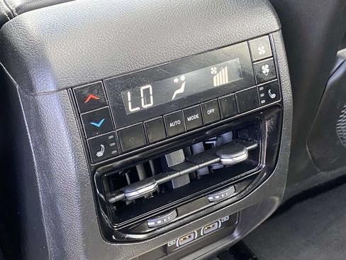 Used 2023 Jeep Grand Cherokee L Limited AWD/4WD image 13