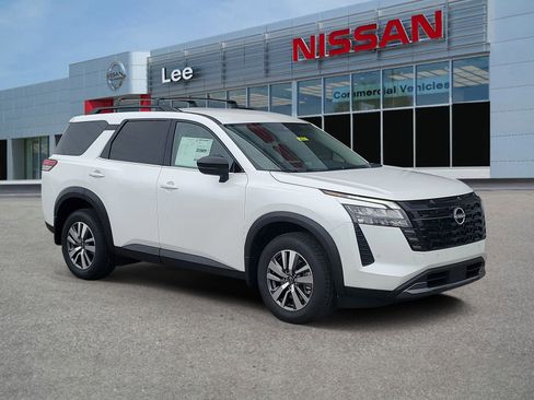 New 2026 Nissan Pathfinder SL image 1