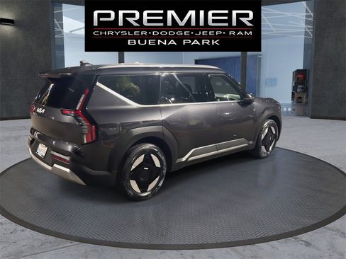 Used 2024 Kia EV9 Wind image 8