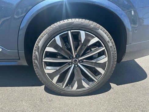 Certified 2025 Volvo XC90 B6 Plus AWD/4WD image 9