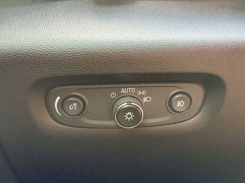 Used 2020 Chevrolet Traverse LT FWD image 30