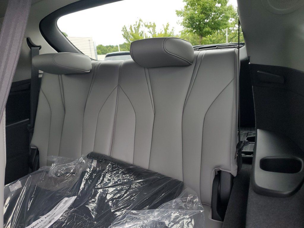 Certified 2026 Acura MDX w/ Technology Package FWD image 14