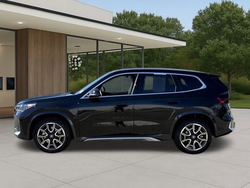 Used 2025 BMW X1 xDrive28i w/ Technology Package image 3