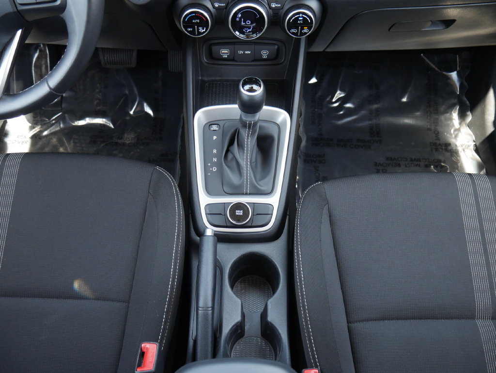 Used 2025 Hyundai Venue SEL FWD image 41