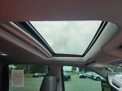 Used 2022 GMC Sierra 2500 Denali w/ Denali Ultimate Package image 11