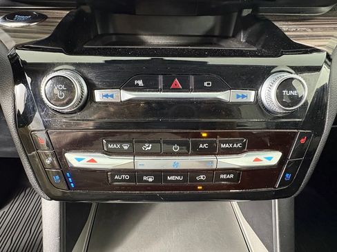 Certified 2022 Ford Explorer Limited w/ Equipment Group 301A AWD/4WD image 23