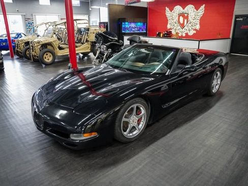 Used 2000 Chevrolet Corvette Convertible w/ Memory Pkg RWD image 2