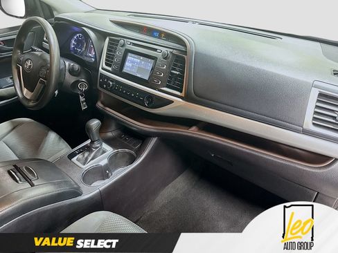 Used 2019 Toyota Highlander LE FWD image 30