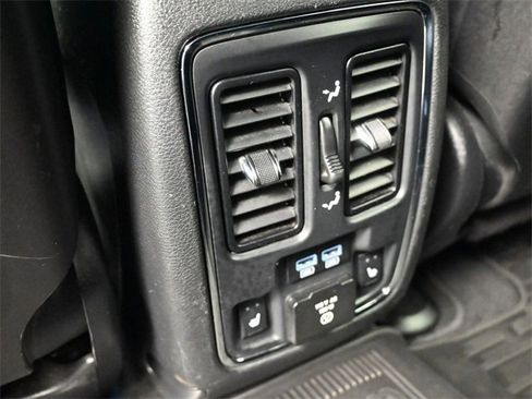 Used 2014 Jeep Grand Cherokee Overland image 32