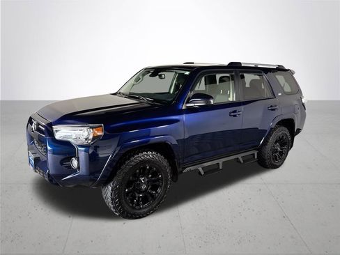 Used 2020 Toyota 4Runner SR5 image 2