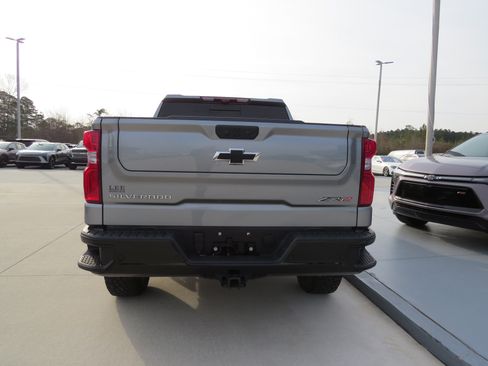 Used 2024 Chevrolet Silverado 1500 ZR2 w/ Technology Package image 4