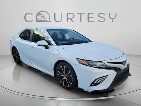 Used 2020 Toyota Camry SE FWD image 4