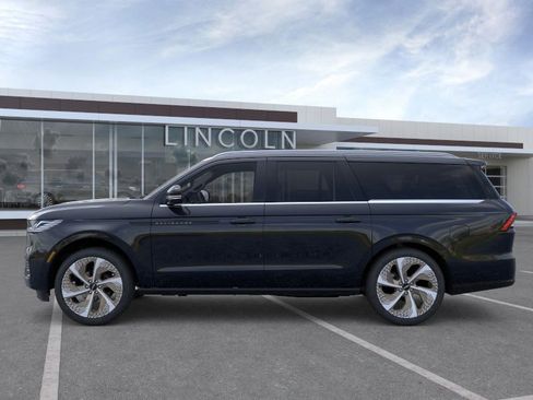 New 2026 Lincoln Navigator L Black Label AWD/4WD image 3