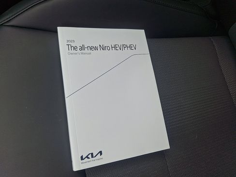 Used 2023 Kia Niro EX image 26