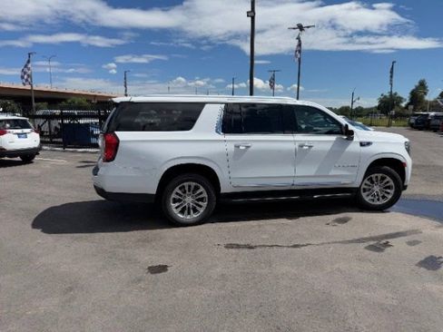Used 2023 GMC Yukon XL SLT AWD/4WD image 40