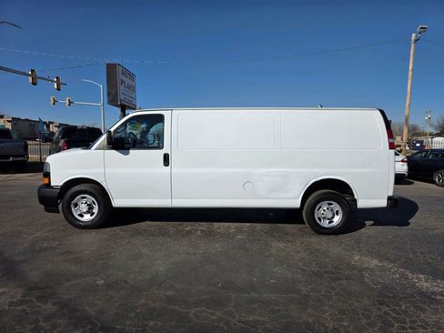 Used 2019 Chevrolet Express 2500 Extended w/ Driver Convenience Package image 21