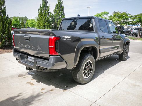 Used 2025 Toyota Tacoma TRD Off-Road AWD/4WD image 11