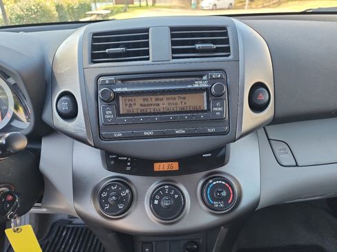 Used 2012 Toyota RAV4 4WD image 18