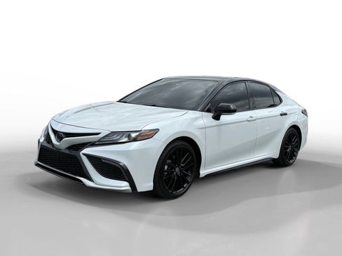 Used 2023 Toyota Camry XSE FWD image 1