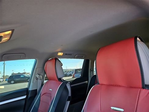 Used 2019 Toyota Highlander LE image 21