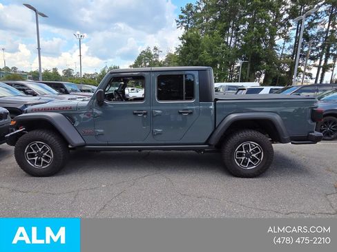 Used 2025 Jeep Gladiator Rubicon w/ Convenience Group AWD/4WD image 4
