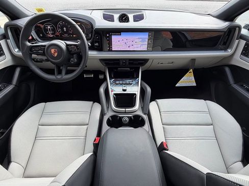 New 2026 Porsche Cayenne S image 13