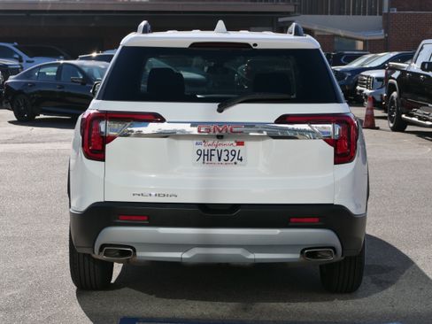 Used 2023 GMC Acadia SLE w/ Driver Convenience Package FWD image 4