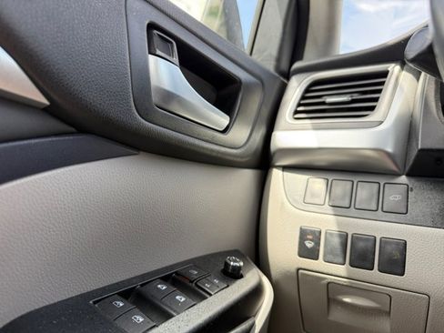 Used 2015 Toyota Highlander XLE AWD/4WD image 26