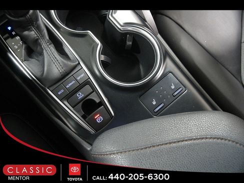Certified 2018 Toyota Camry XLE image 16
