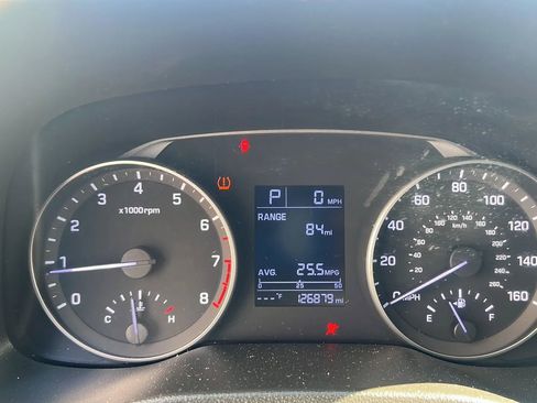 Used 2017 Hyundai Elantra SE image 19