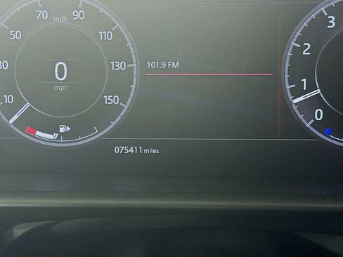 Used 2020 Land Rover Discovery SE image 14