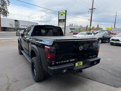 Used 2018 Nissan Titan SV w/ SV Convenience Package image 4