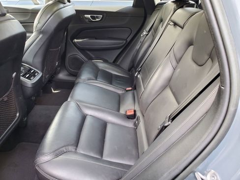 Used 2022 Volvo XC60 B5 Inscription image 12