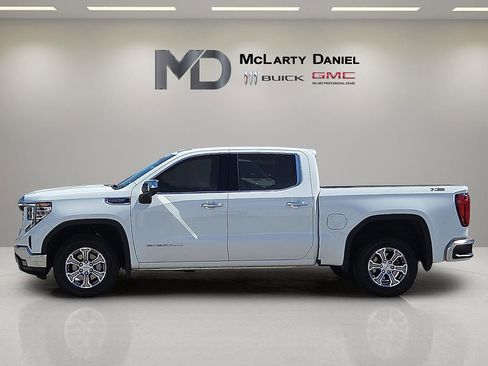 Used 2024 GMC Sierra 1500 SLT w/ X31 Off-Road Package AWD/4WD image 3