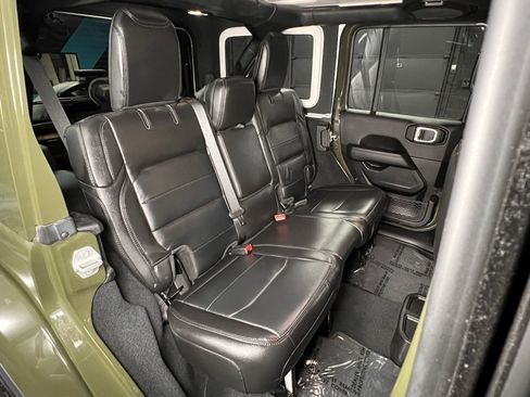 Used 2022 Jeep Wrangler Unlimited Sahara image 18