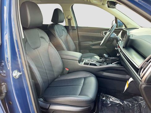 Certified 2025 Kia Sorento S AWD/4WD image 29