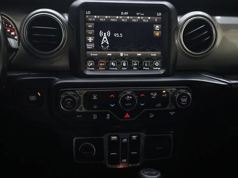 Used 2020 Jeep Wrangler Unlimited Sahara w/ Uconnect 4C Nav & Sound Group AWD/4WD image 23