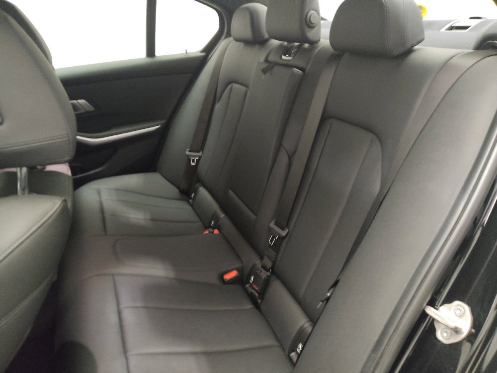 Used 2020 BMW 330i Sedan w/ Driving Assistance Package RWD image 18