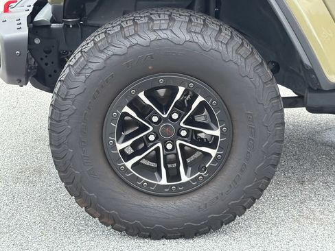 Used 2025 Jeep Wrangler Unlimited Rubicon AWD/4WD image 11