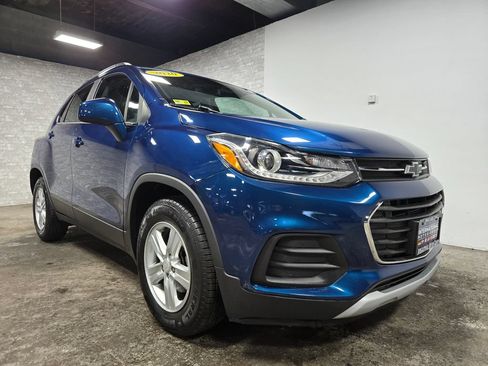 Used 2020 Chevrolet Trax LT FWD image 4
