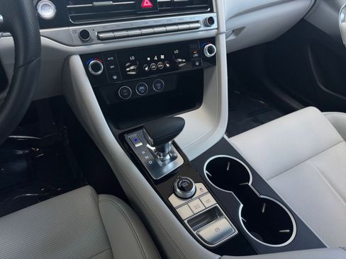 Used 2025 Genesis G70 2.5T image 41