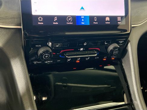 Used 2022 Jeep Grand Cherokee Limited AWD/4WD image 16